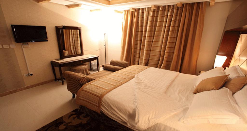 Lavande Suites Yanbu Room photo